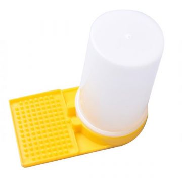 Napáječka do letáku s nádobkou 0,5l