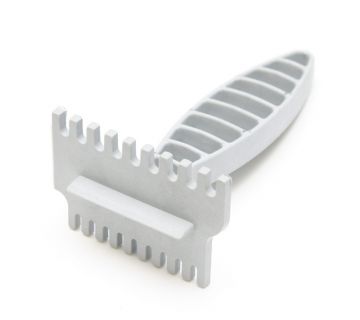 Škrabka na čištění kovových a plastových mřížek