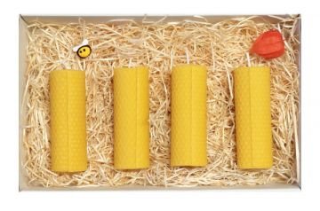 Dárek se svíčkami a zápichem včeličky