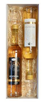 Dárek se skleničky, Potštejnskou a akát. medovinou