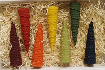 Dárek se svíčkami, motané kónické, barevné